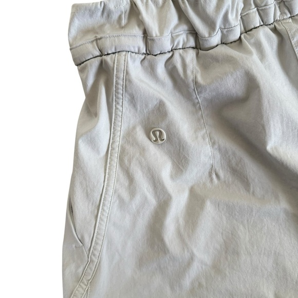 Lululemon Cinchable Waist High-Rise Woven Short 3.5" - Picture 5 of 6
